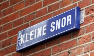 Straatnaambord Kleine Snor in Groningen