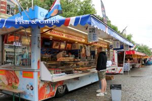Viskraam op de Vismarkt in Groningen