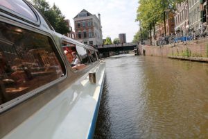 Door de Diepenring met rondvaartbedrijf Kool